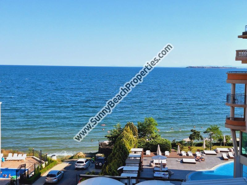 Beachfront stunning sea view § mountain view luxury furnished 2-bedroom/2-bathroom apartment for sale in beachfront Grand Hotel Sveti Vlas in tranquility on the beach in Sveti Vlas, Bulgaria