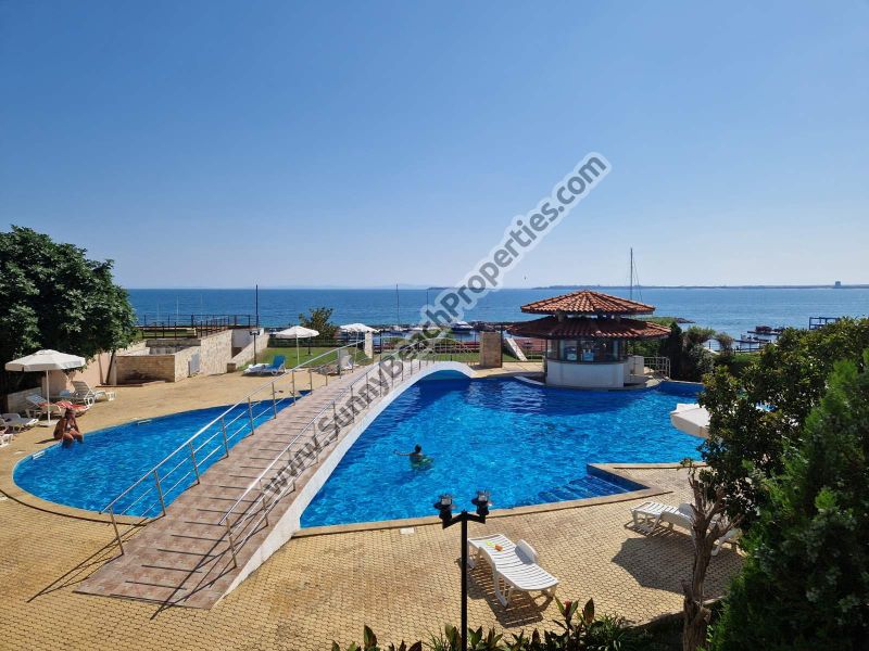 Beachfront sea view furnished 1-bedroom apartment for sale in Diamond 20m. from the beach in Sveti Vlas, Bulgaria.